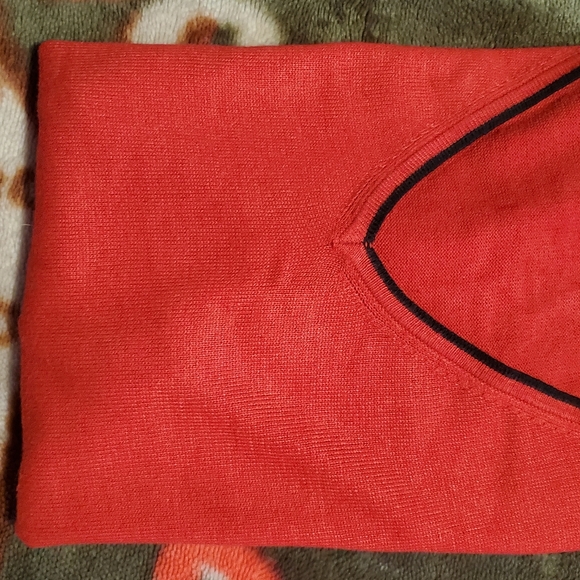 2 /$40Beautiful Cashmere full sleeves sweater. - Picture 1 of 7